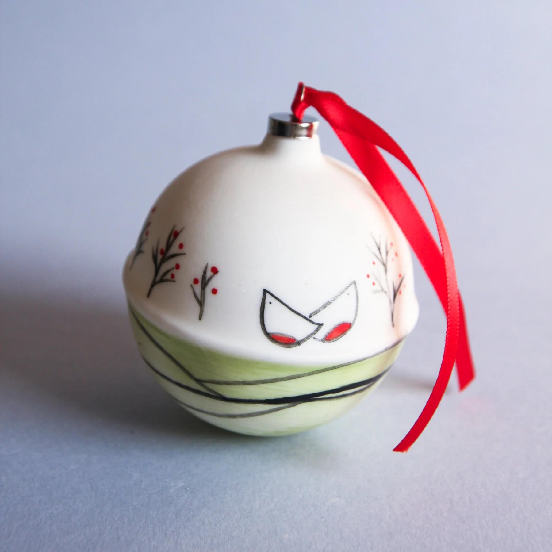 Karo Art, Robins and Winter Berries Bauble