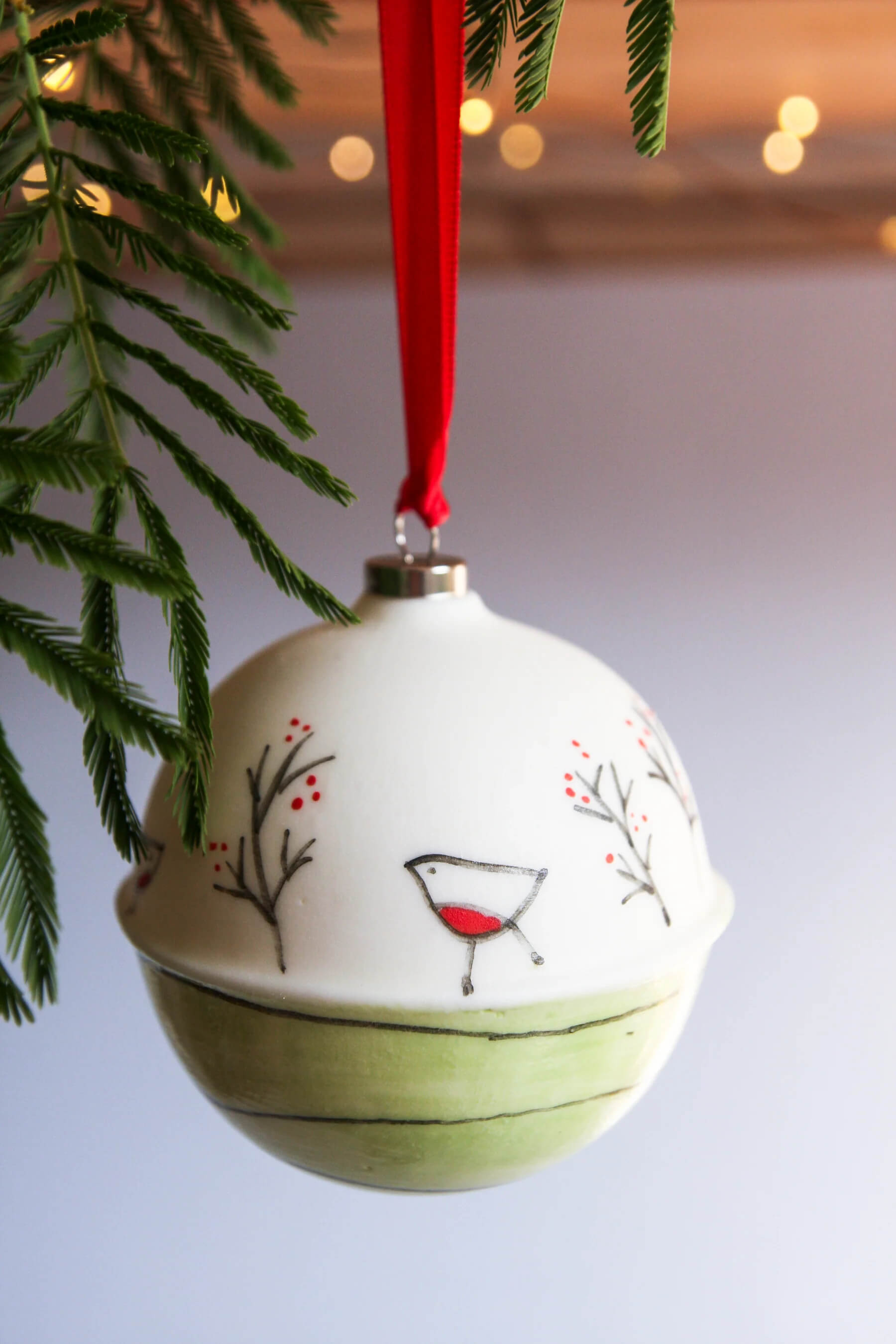 Karo Art, Robins and Winter Berries Bauble