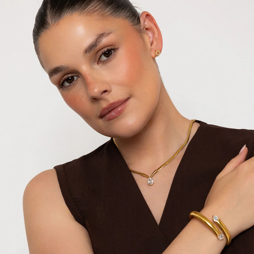Knight & Day, Noemi Bangle