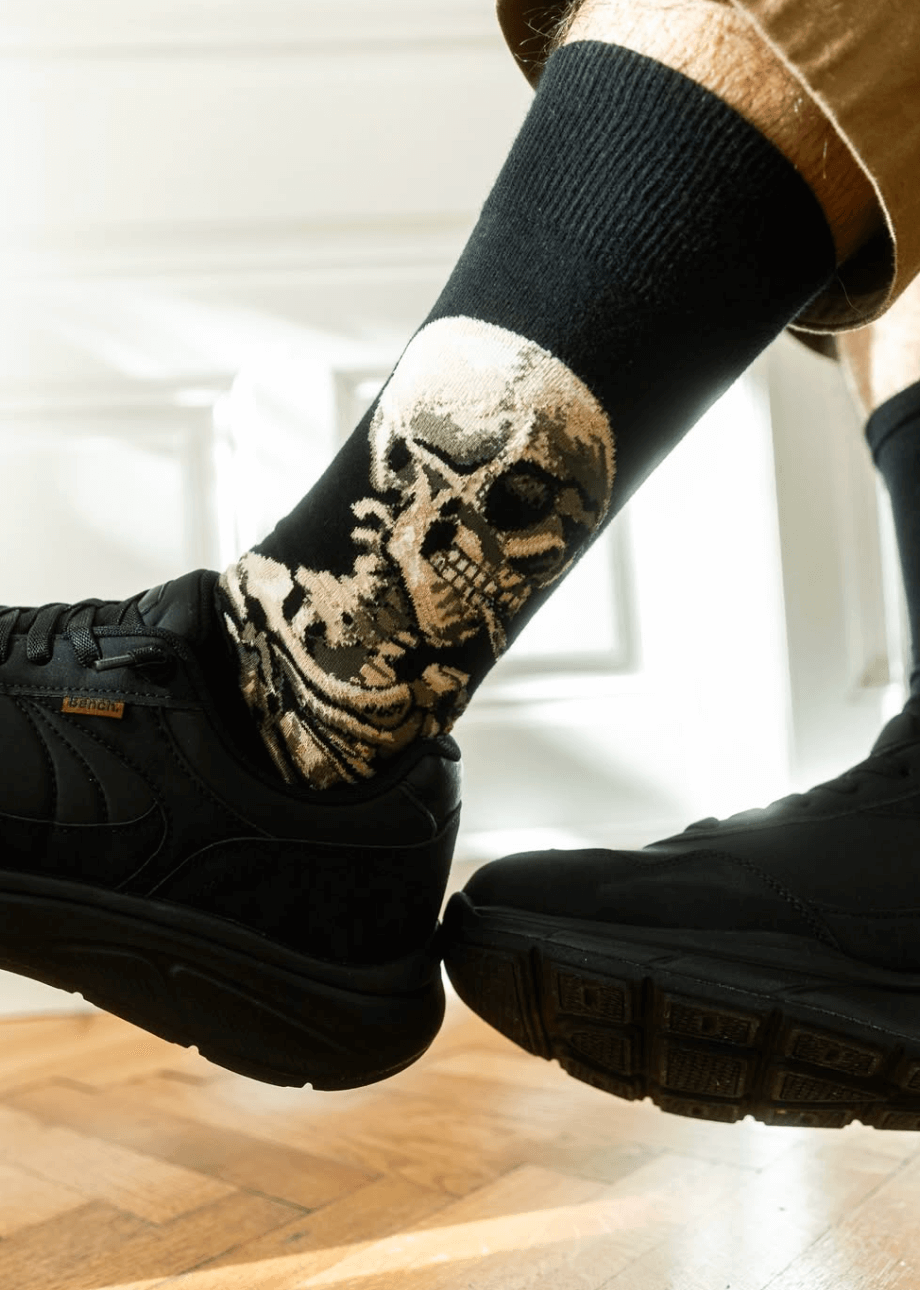 MuseARTa, Head Of A Skeleton with a Burning Cigarette Socks (UK 6½-11)