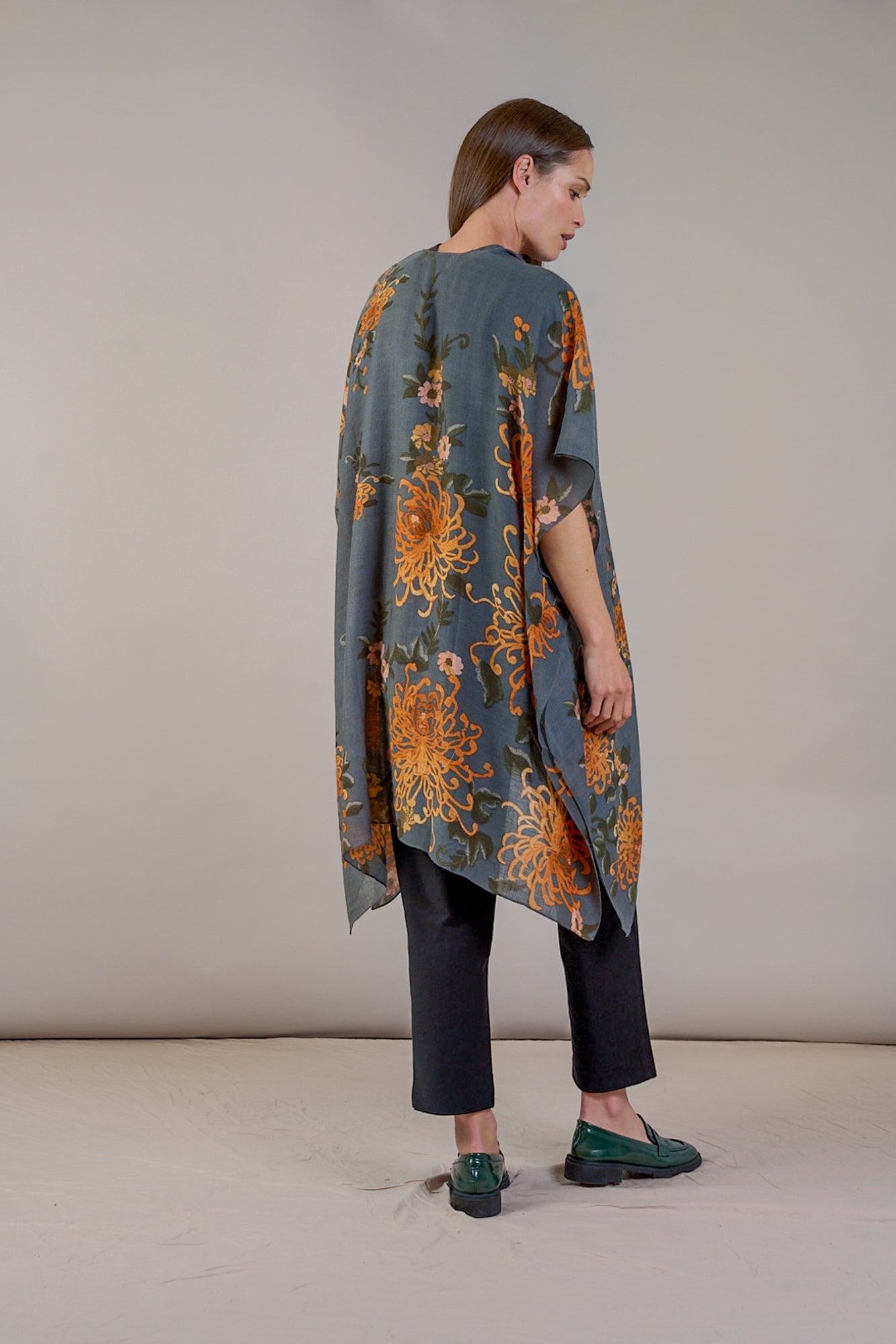 One Hundred Stars, Chrysanthemum Grey Wool Throwover