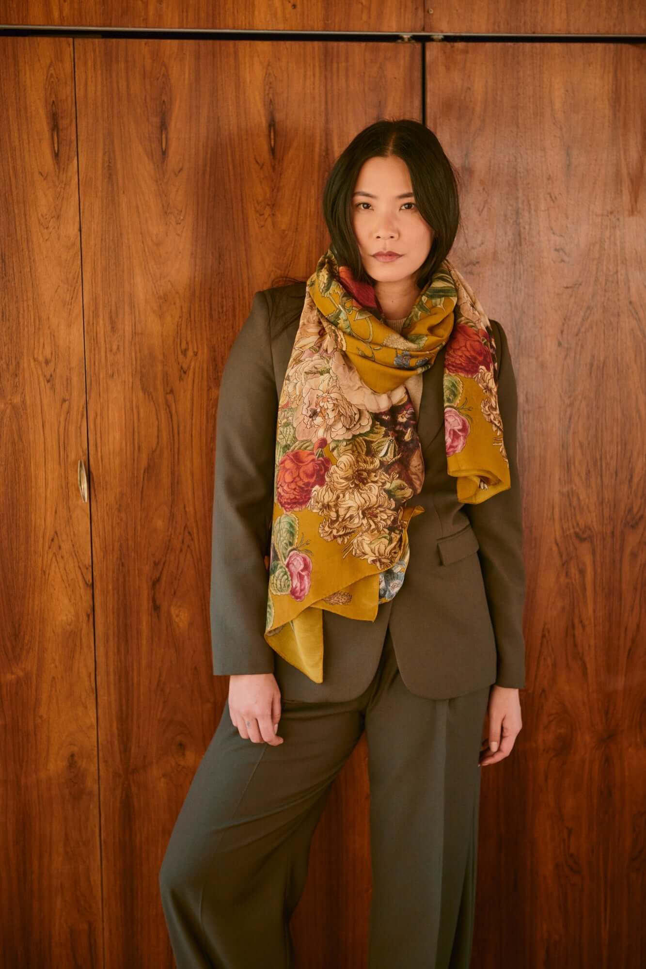 One Hundred Stars, Primula Gold Scarf