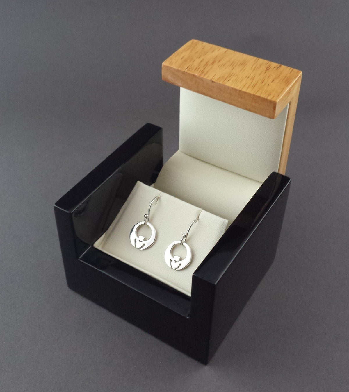 Claddagh Design, Claddagh Earrings