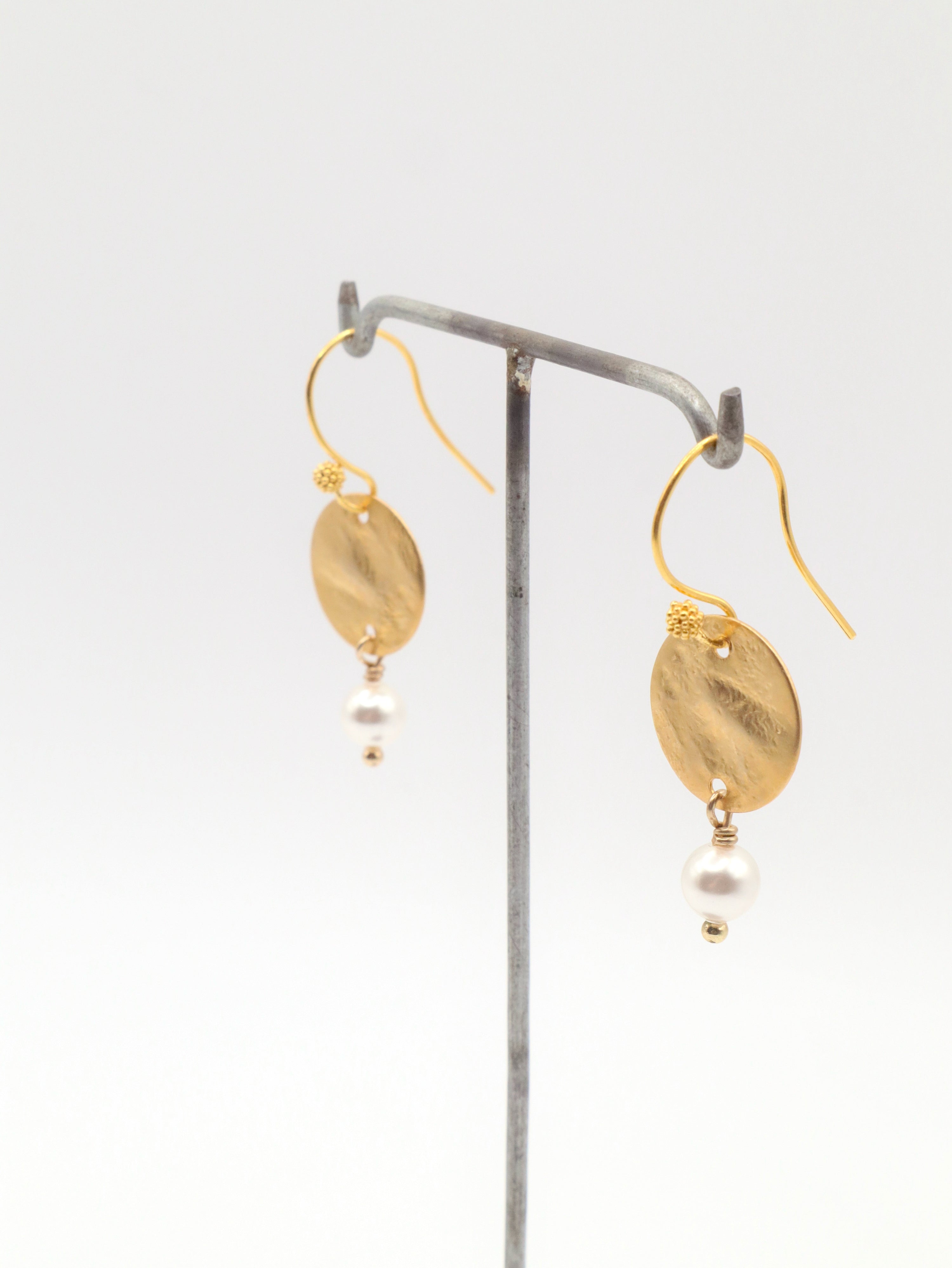 Vivien Walsh, Disc Earring Pearl