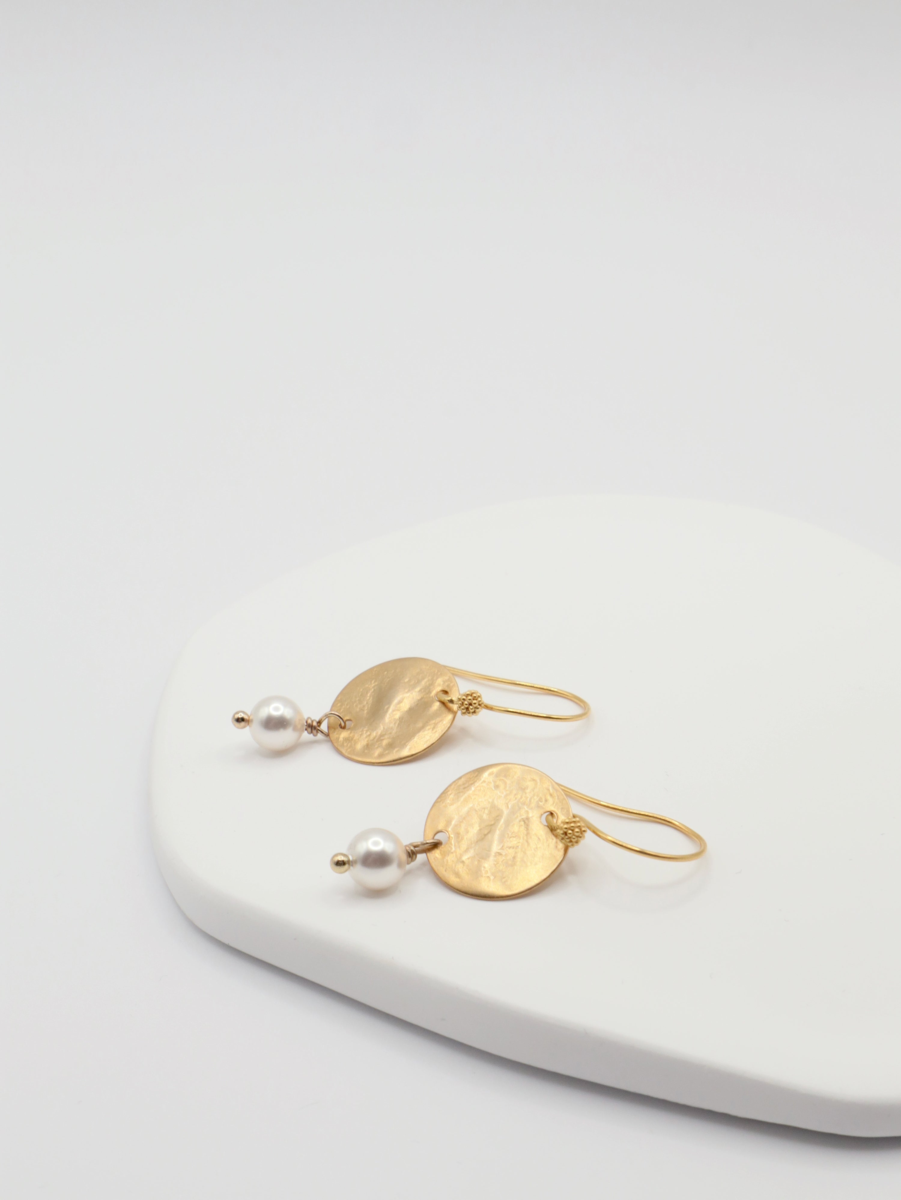 Vivien Walsh, Disc Earring Pearl