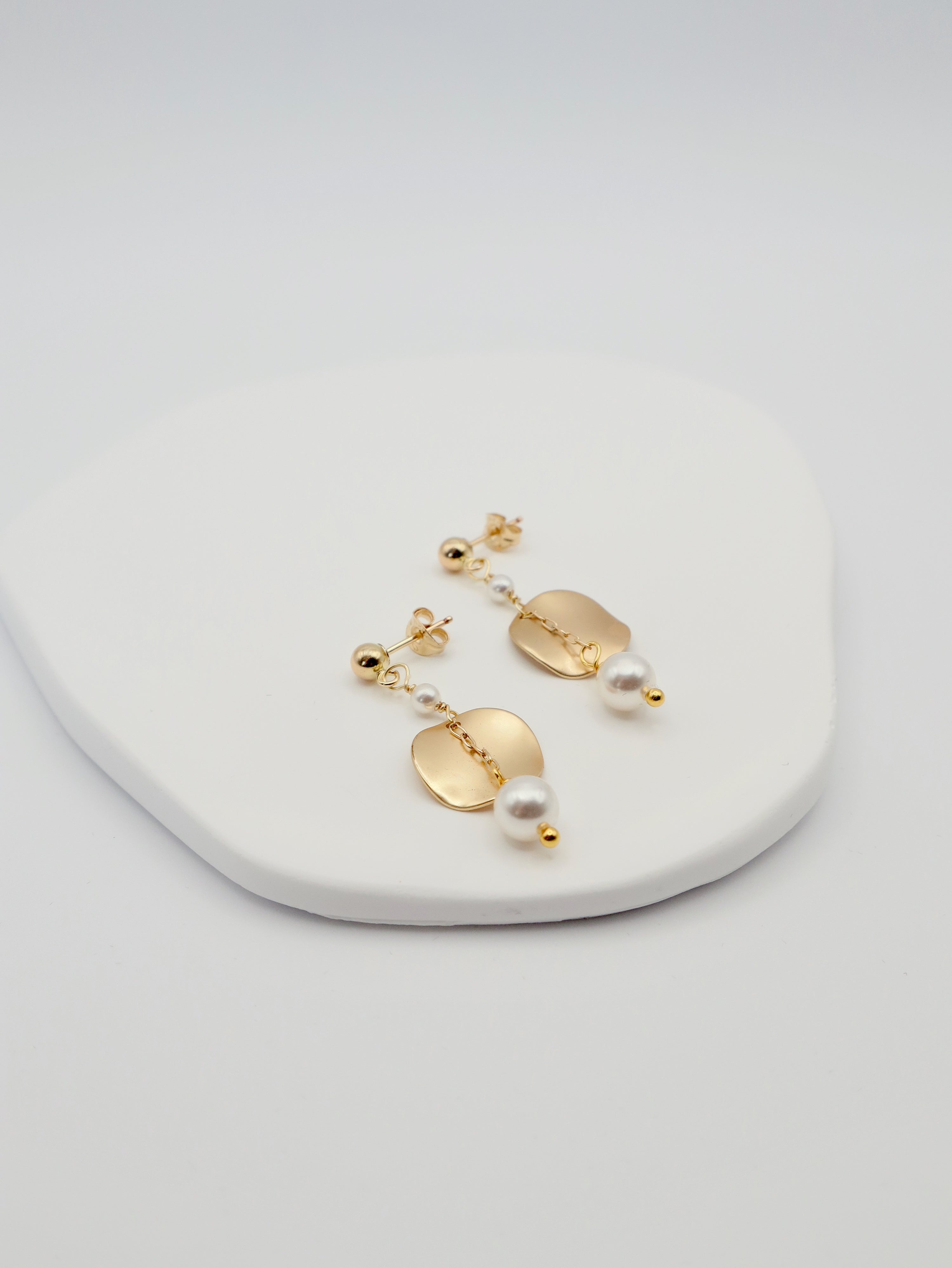 Vivien Walsh, Ripple Disc Earrings White