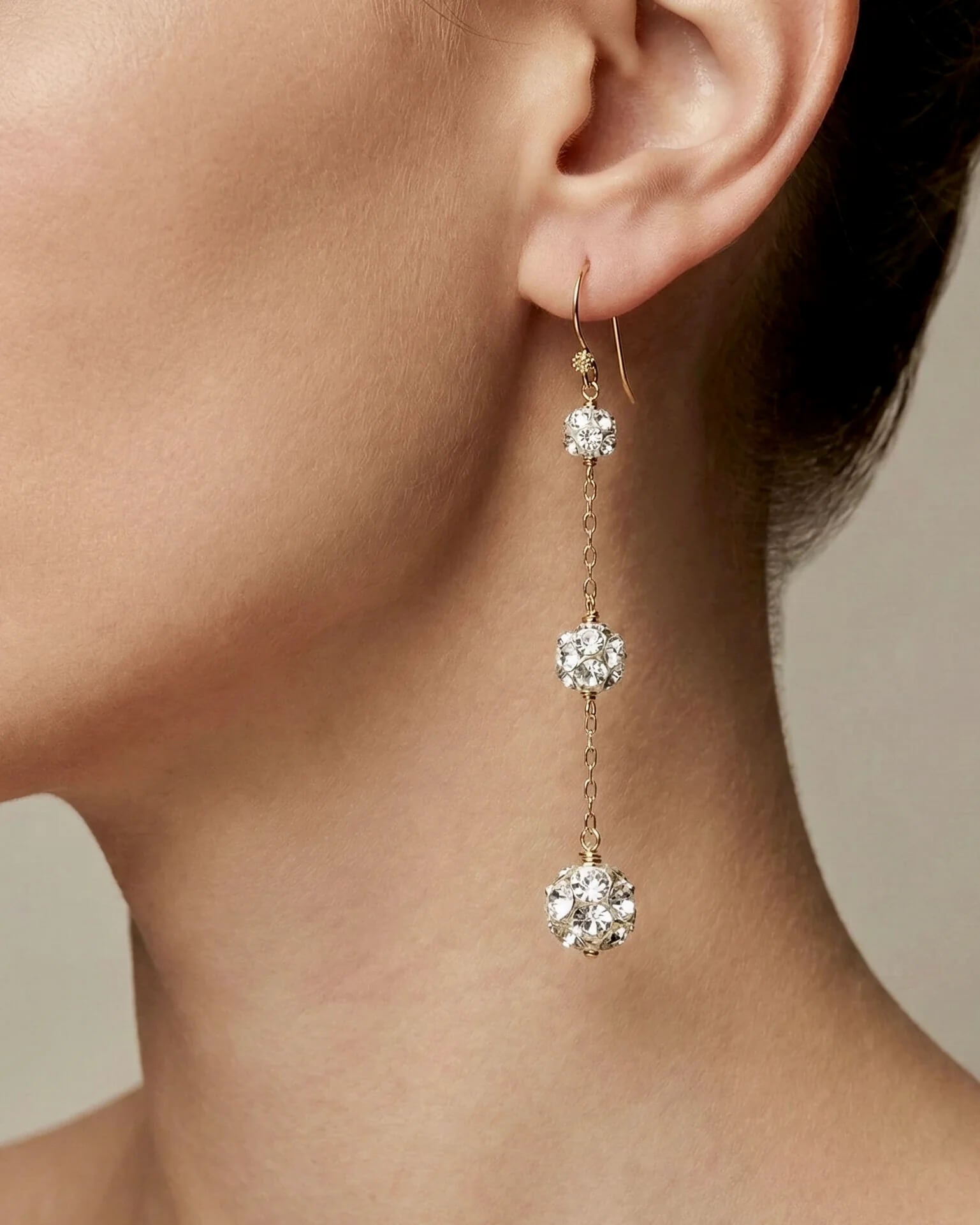 Vivien Walsh, Lulu earrings