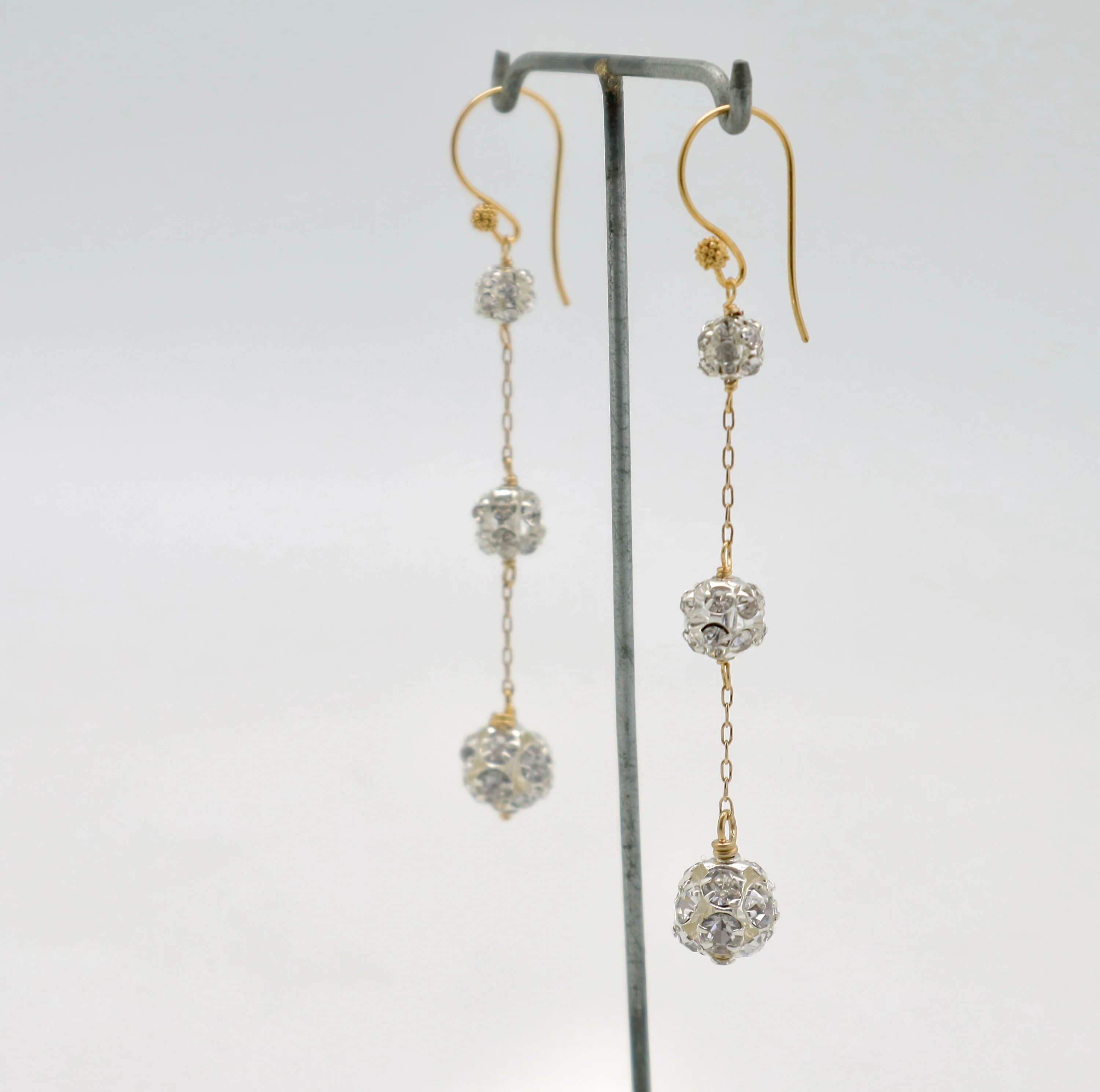 Vivien Walsh, Lulu earrings