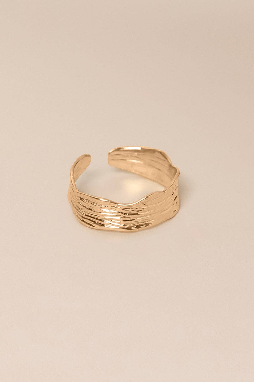 Waekura, Adonis Ring