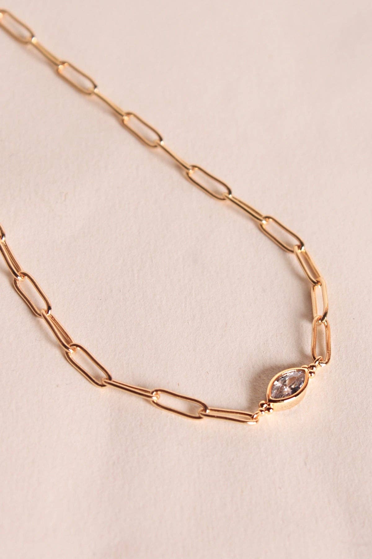 Waekura, Alma necklace- White