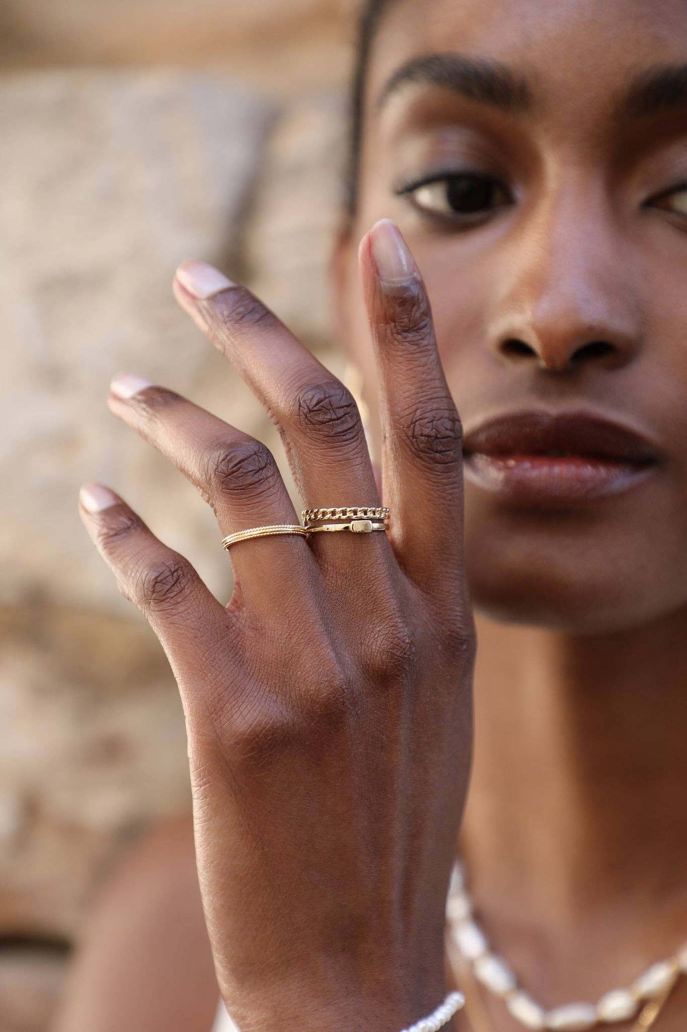 Waekura, Leonie Ring