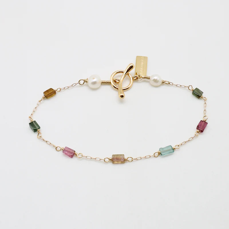 Vivien Walsh, Molly Bracelet