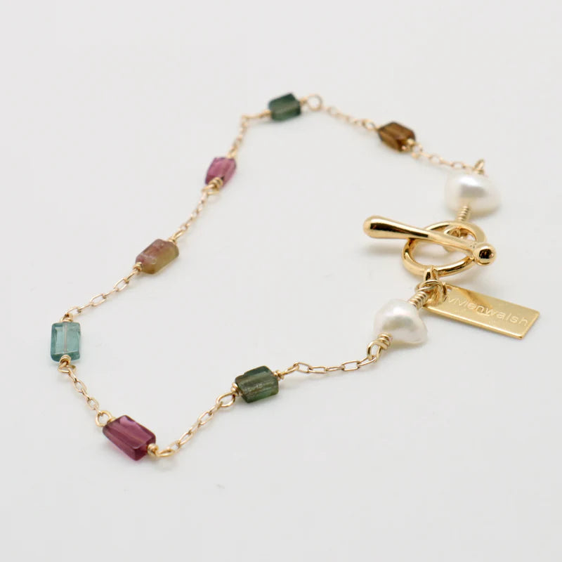 Vivien Walsh, Molly Bracelet