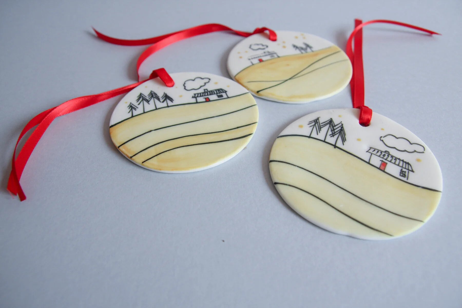 Karo Art, Thatched Cottage Disc