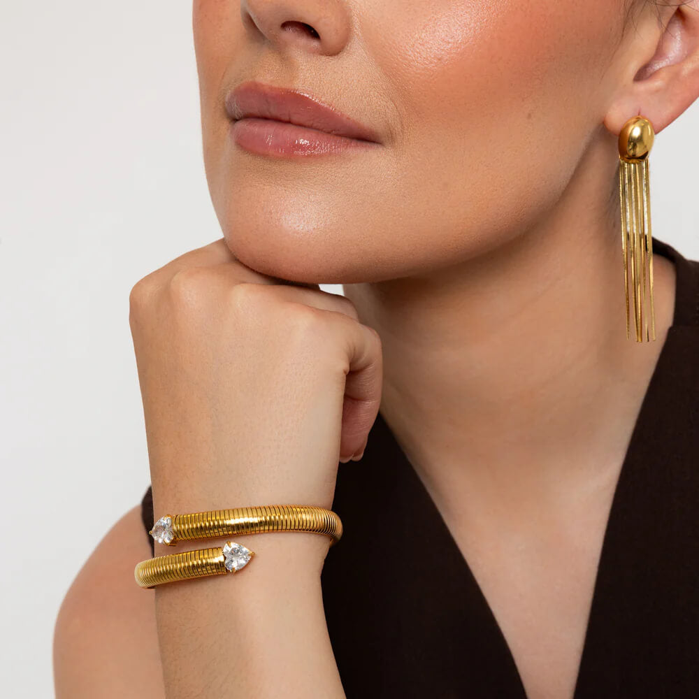 Knight & Day, Noemi Bangle