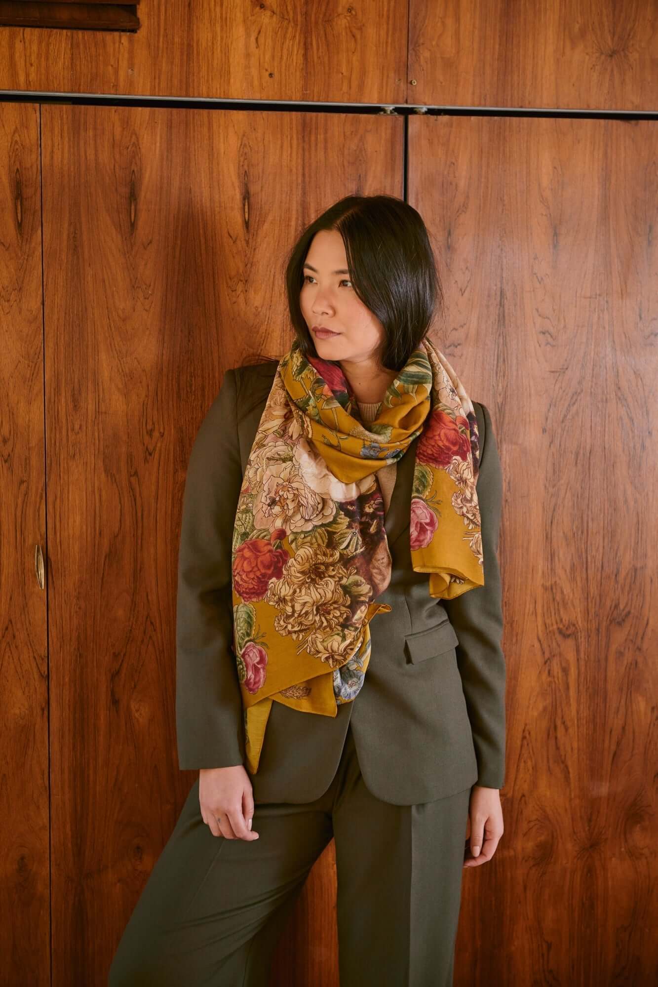 One Hundred Stars, Primula Gold Scarf