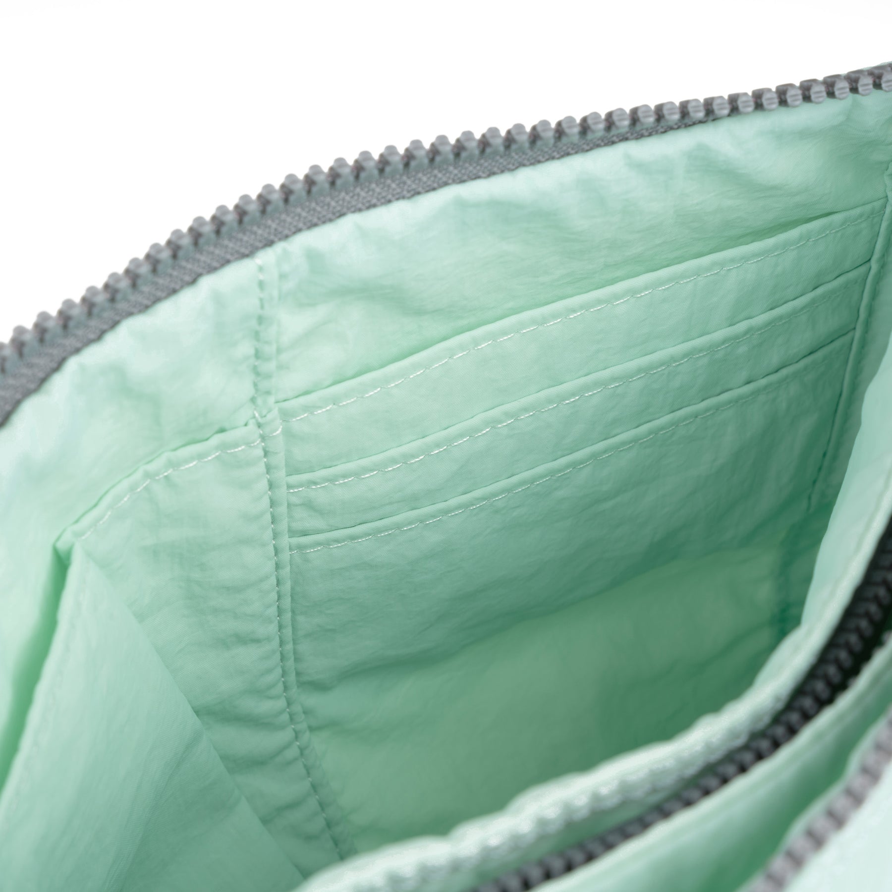 Roka, Carnaby Taslon XL Large Mint