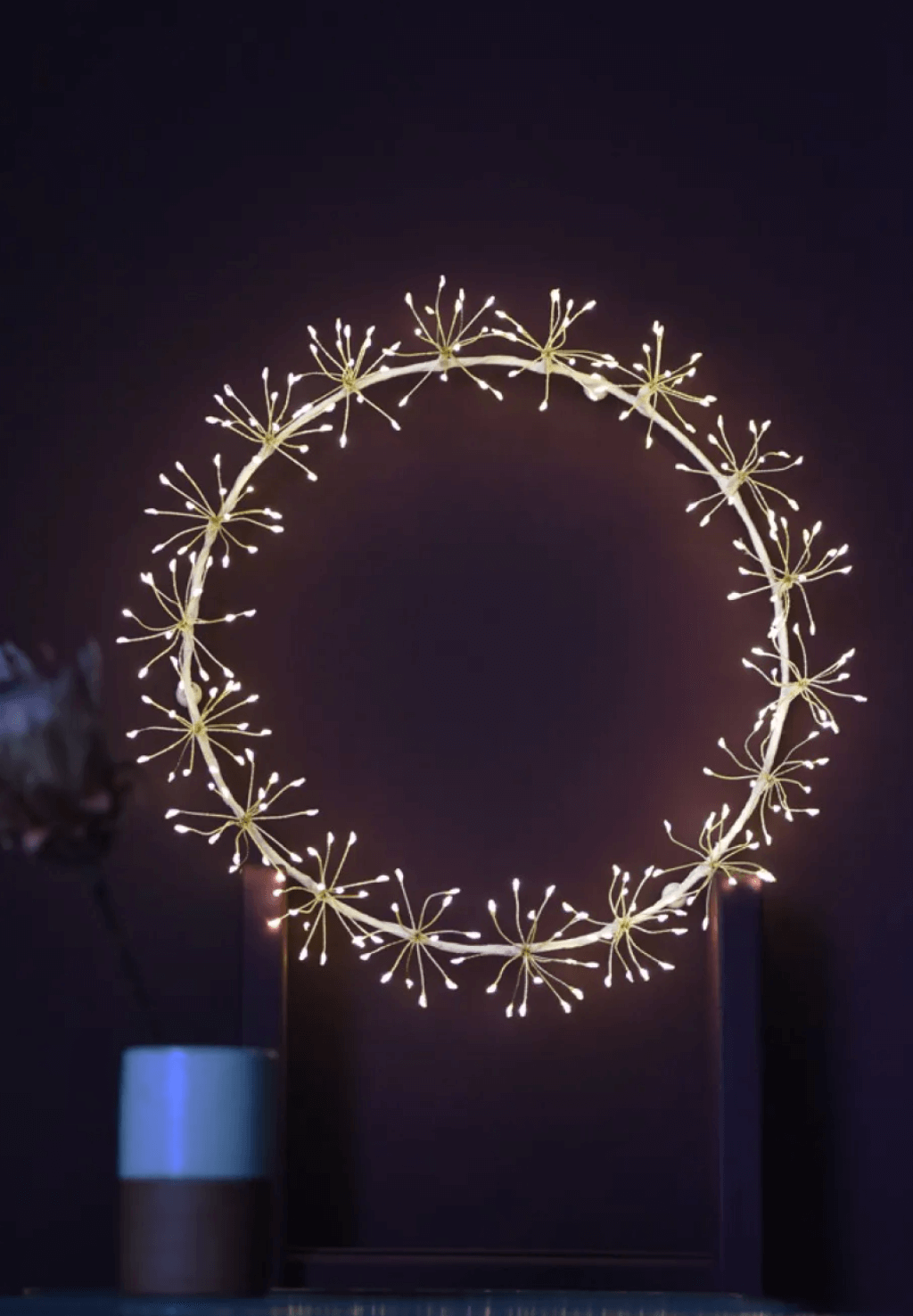 Starburst Wreath (35cm - White)