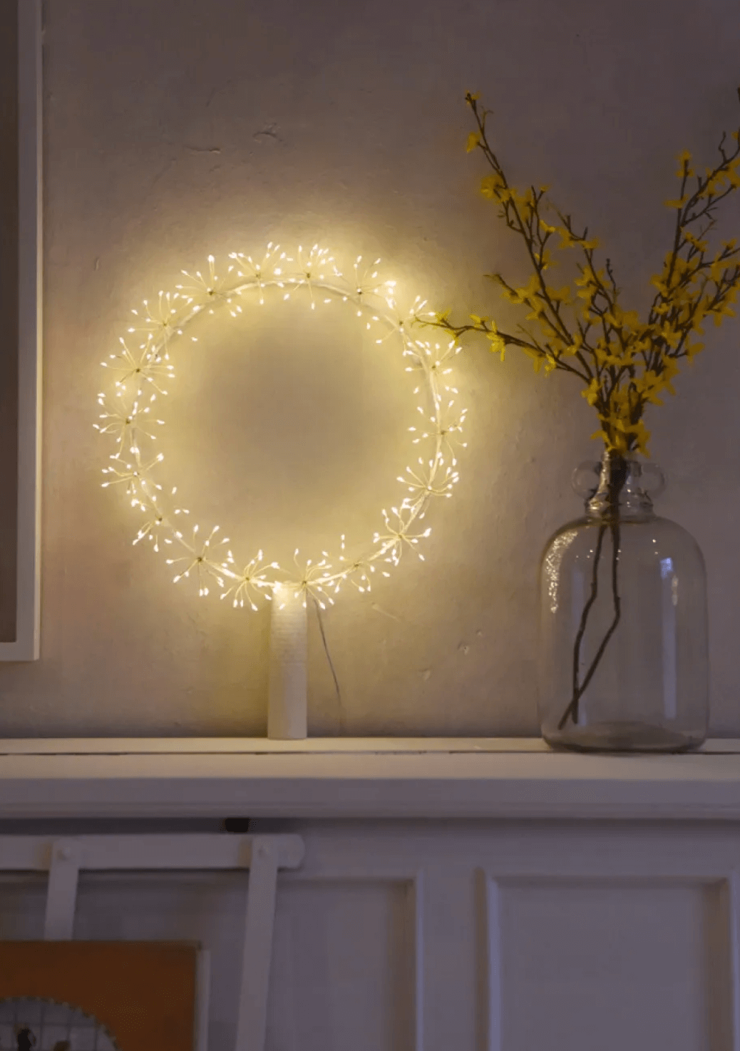 Starburst Wreath (35cm - White)