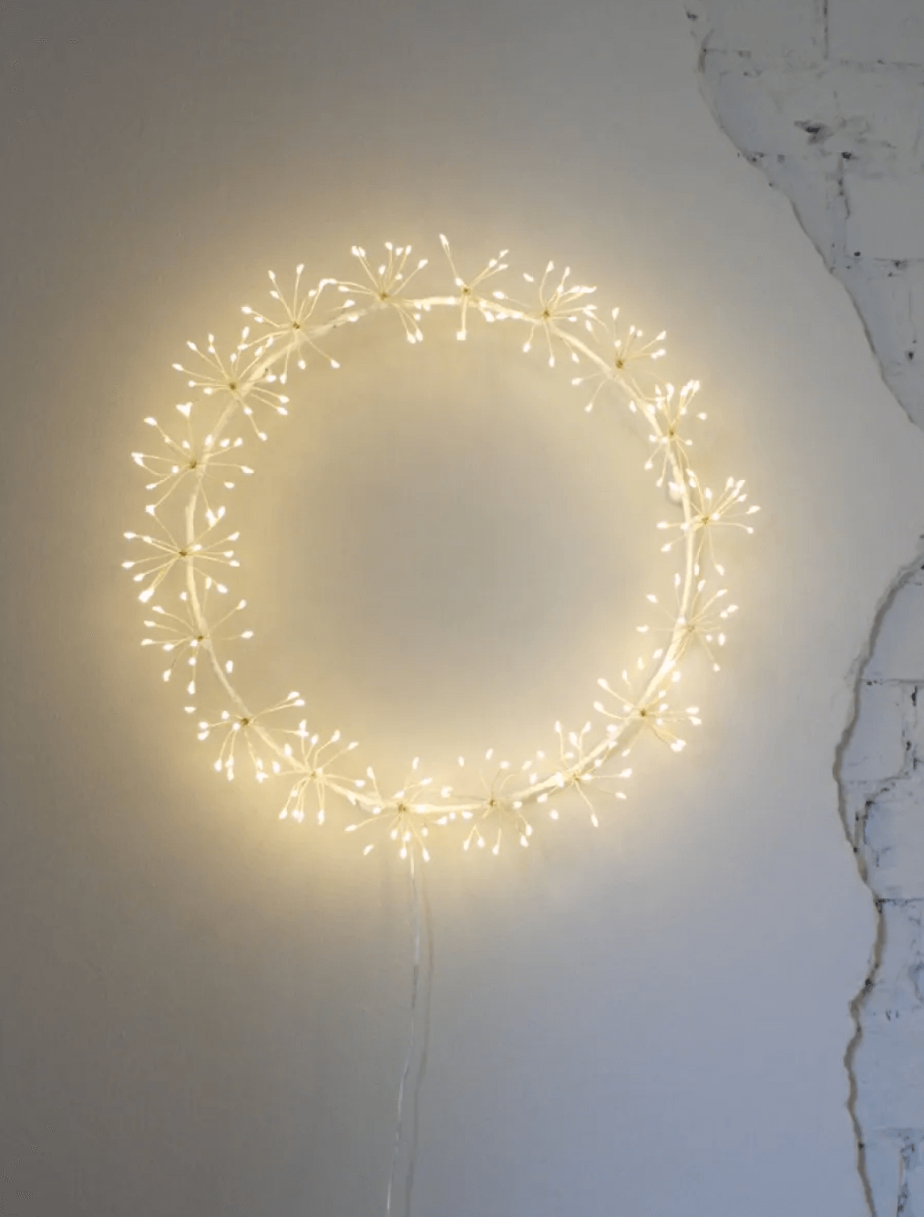 Starburst Wreath (35cm - White)