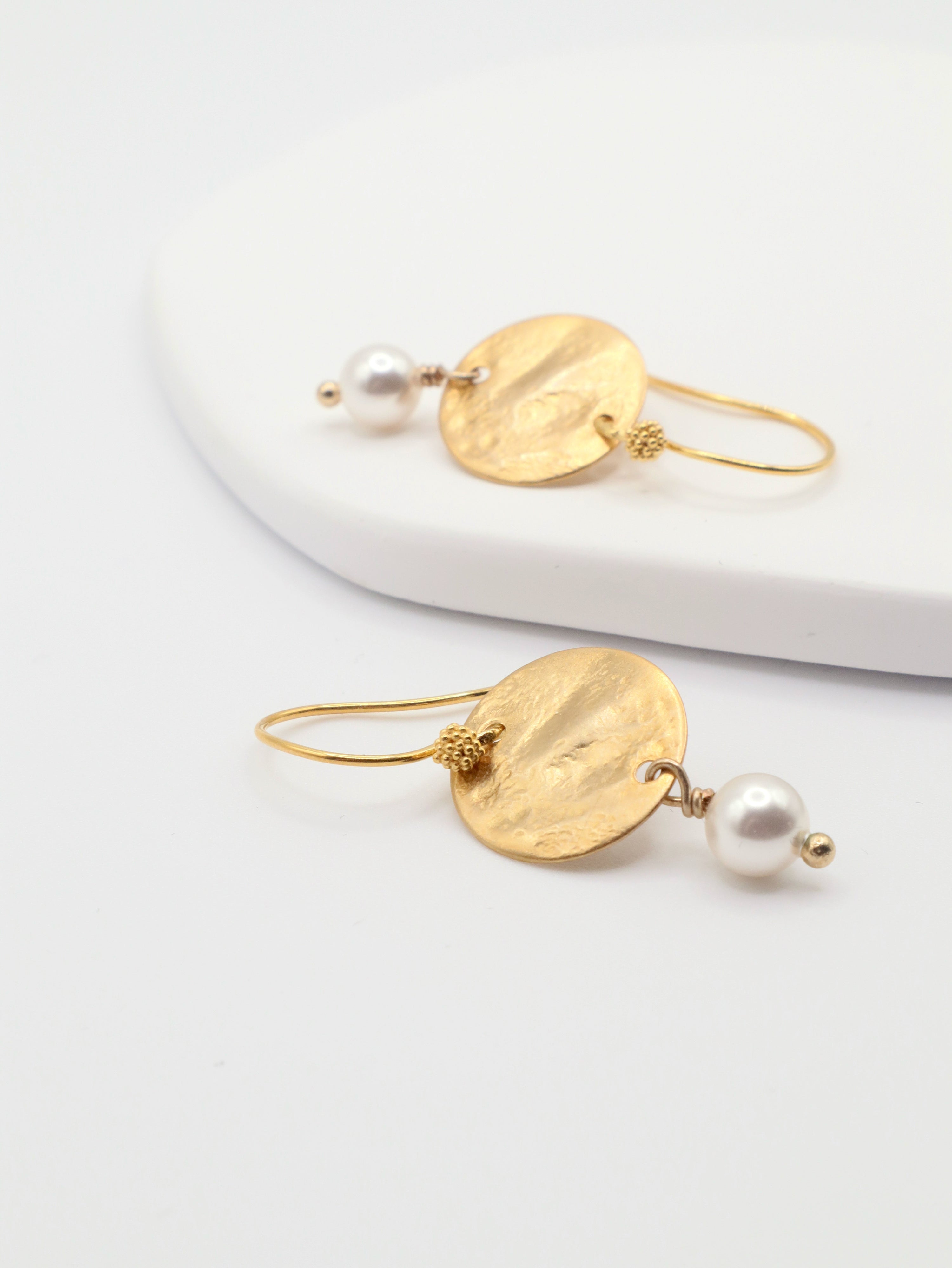 Vivien Walsh, Disc Earring Pearl