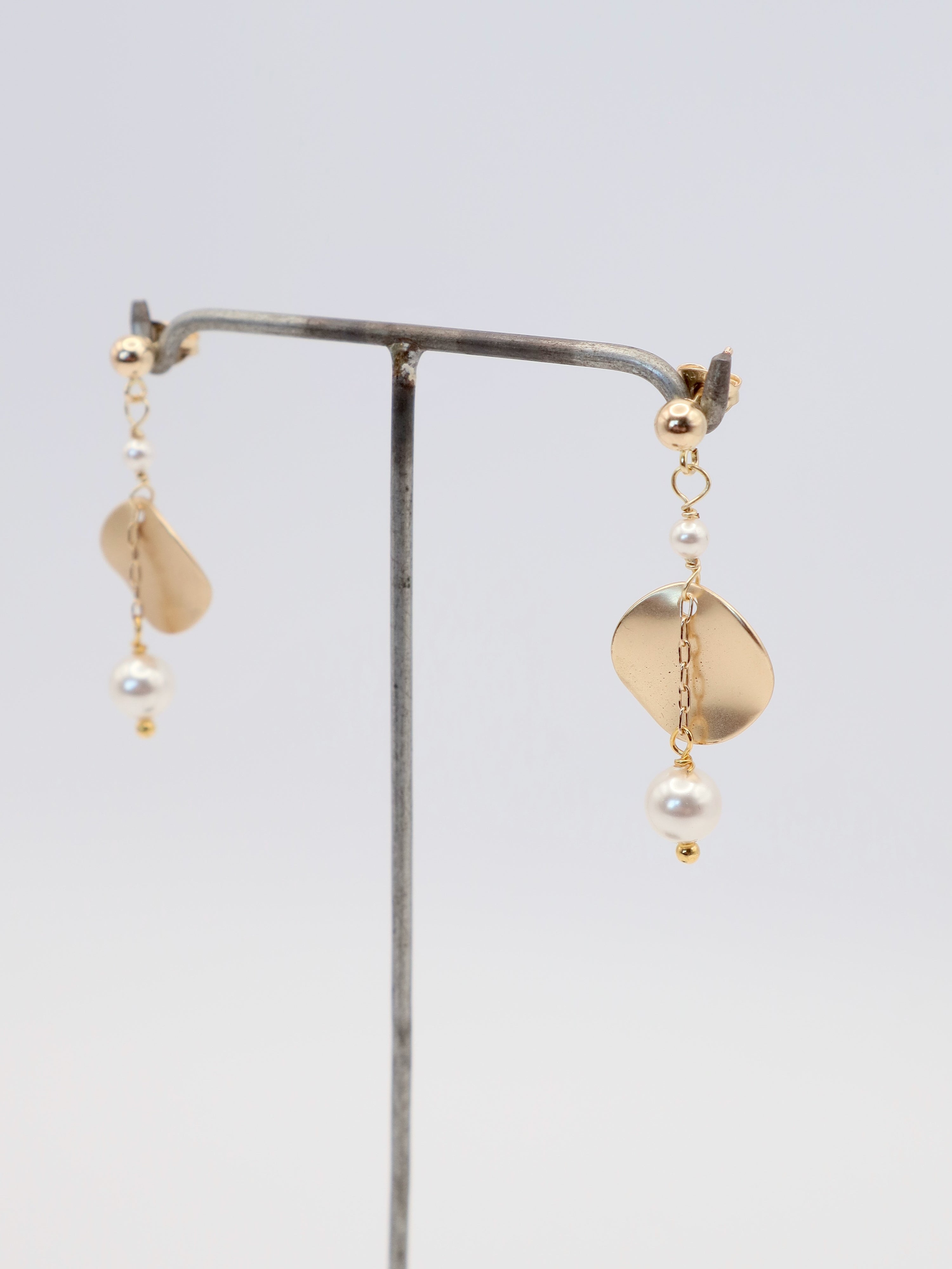 Vivien Walsh, Ripple Disc Earrings White