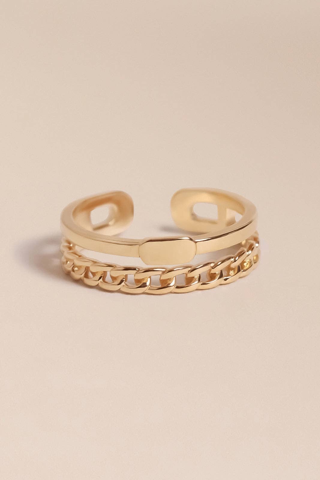 Waekura, Leonie Ring